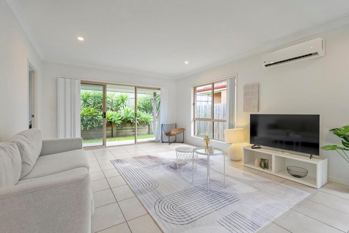 Cosy Escape Near The Parks Holiday home Gold Coast