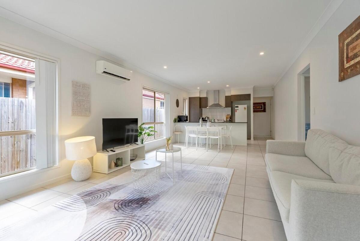 Cosy Escape Near The Parks Holiday home
